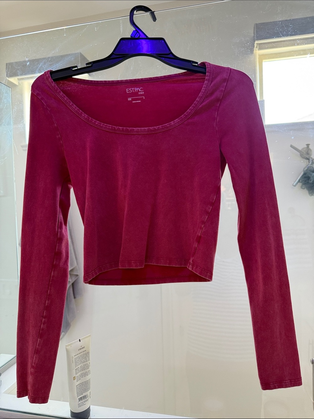 Scoop-Neck Long Sleeve Crop Top in Berry